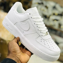 Load image into Gallery viewer, Nike Air Sneakers
