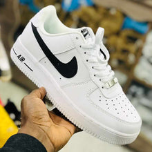 Load image into Gallery viewer, Nike Air Sneakers
